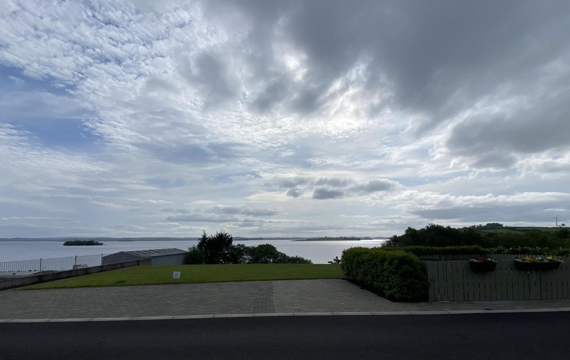 Tullybay Holiday Lodges Enniskillen Exterior photo